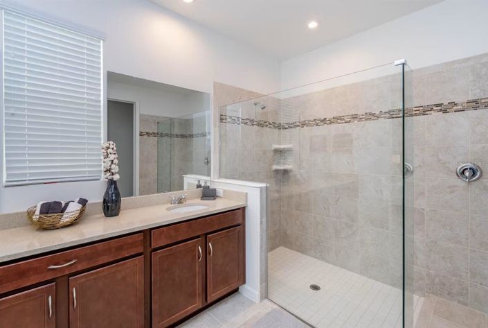 Image No.18-6 Bed Property for sale