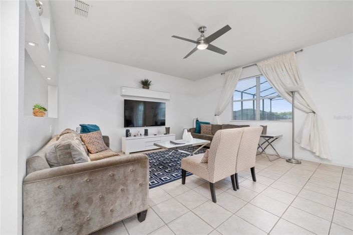 Image No.12-7 Bed Property for sale