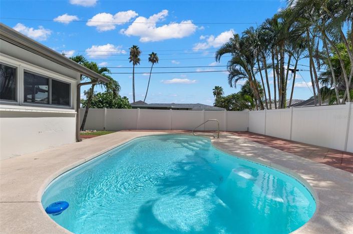 Image No.32-4 Bed Property for sale