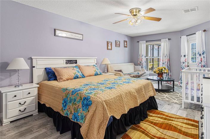 Image No.20-5 Bed Property for sale