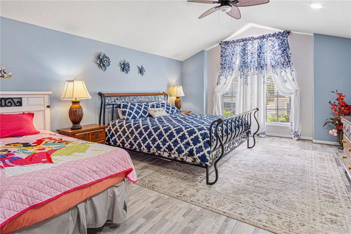 Image No.38-5 Bed Property for sale