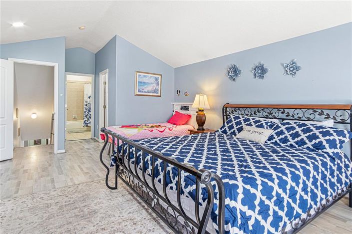 Image No.40-5 Bed Property for sale