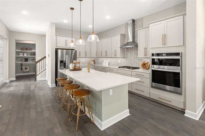 Image No.4-4 Bed Property for sale