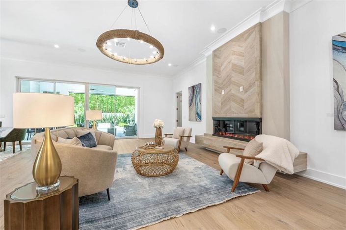 Image No.11-5 Bed Property for sale