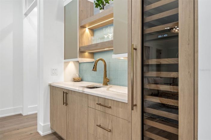 Image No.13-5 Bed Property for sale