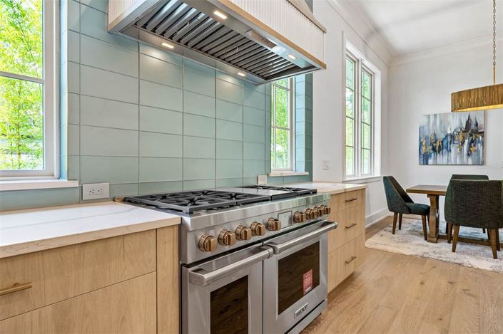 Image No.15-5 Bed Property for sale