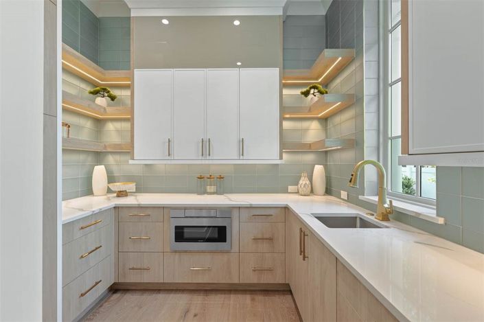 Image No.19-5 Bed Property for sale