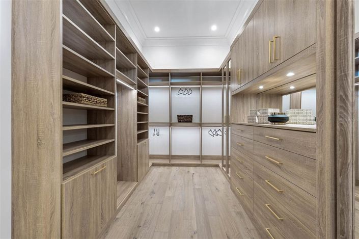 Image No.32-5 Bed Property for sale