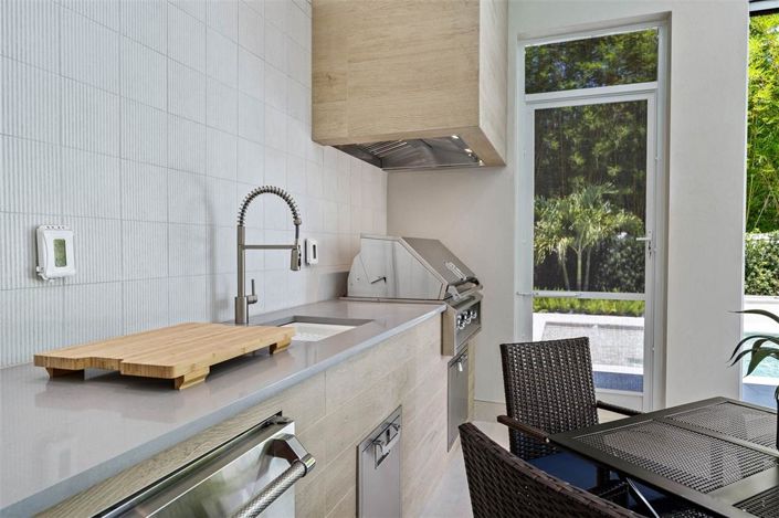 Image No.55-5 Bed Property for sale