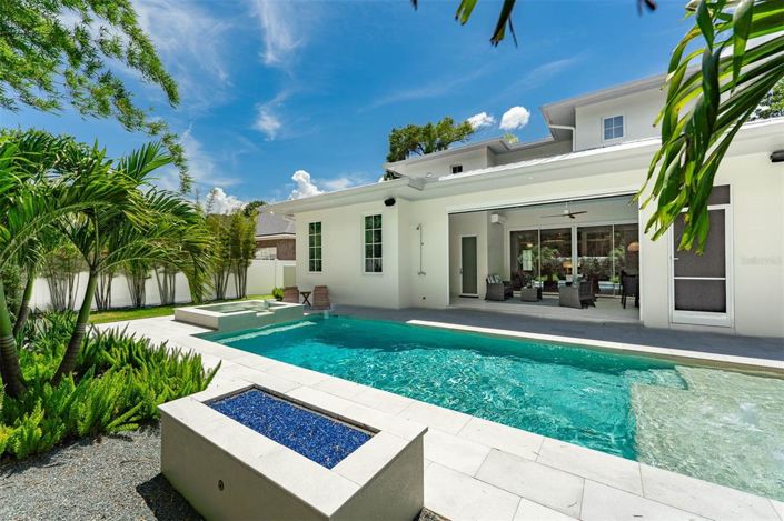 Image No.58-5 Bed Property for sale