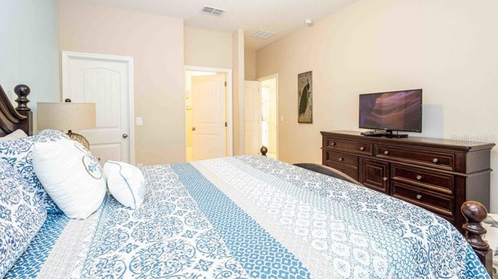 Image No.14-6 Bed Property for sale