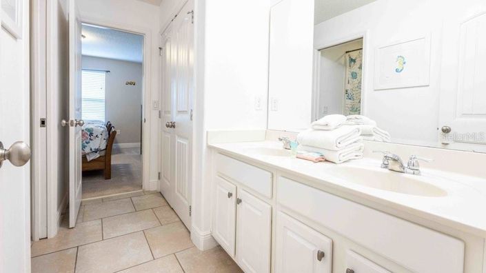 Image No.22-6 Bed Property for sale