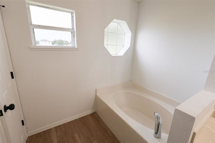 Image No.16-4 Bed Property for sale