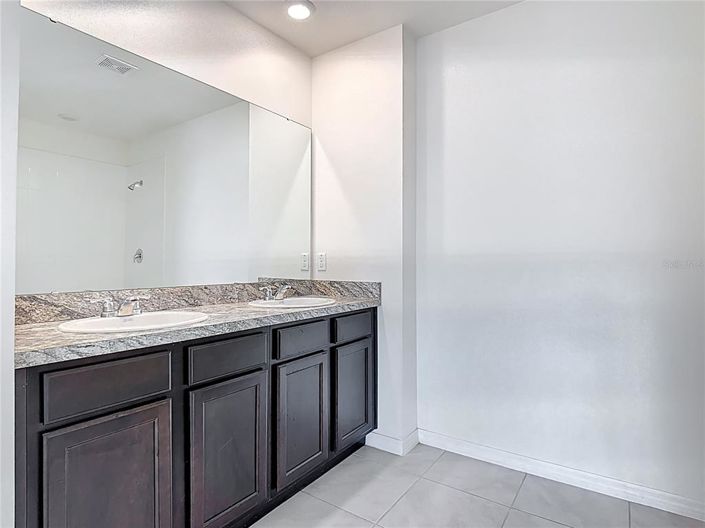 Image No.10-5 Bed Property for sale