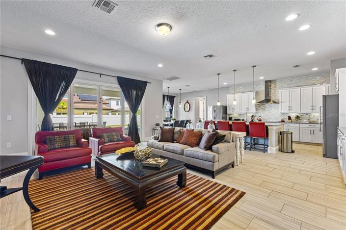 Image No.14-8 Bed Property for sale