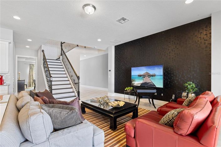 Image No.17-8 Bed Property for sale