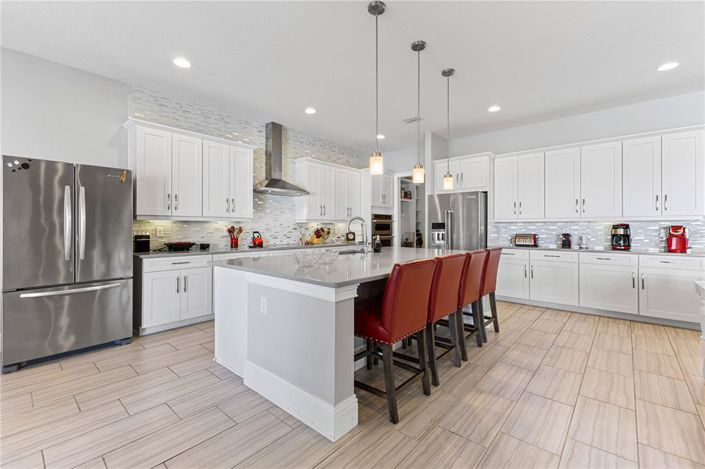 Image No.18-8 Bed Property for sale