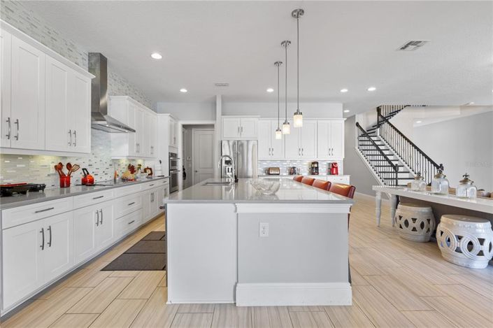 Image No.19-8 Bed Property for sale