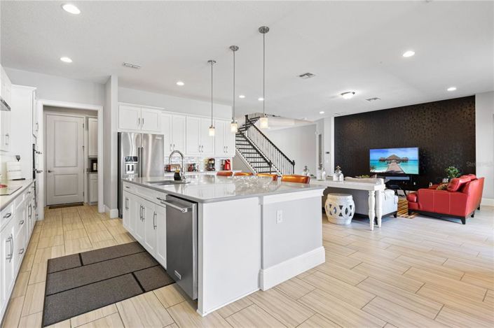 Image No.20-8 Bed Property for sale