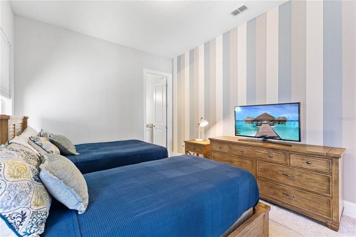 Image No.30-8 Bed Property for sale