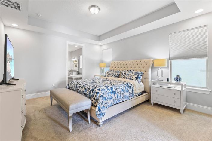 Image No.32-8 Bed Property for sale