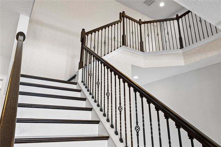 Image No.43-8 Bed Property for sale