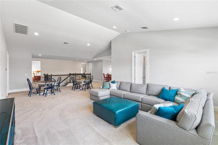 Image No.50-8 Bed Property for sale