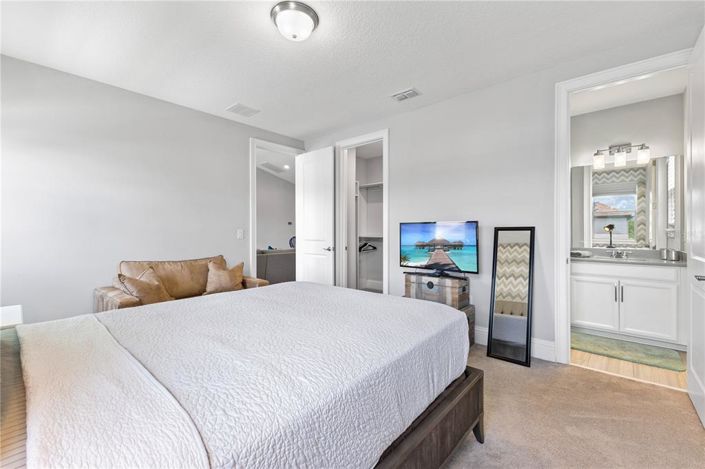 Image No.55-8 Bed Property for sale