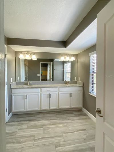 Image No.12-4 Bed Townhouse for sale