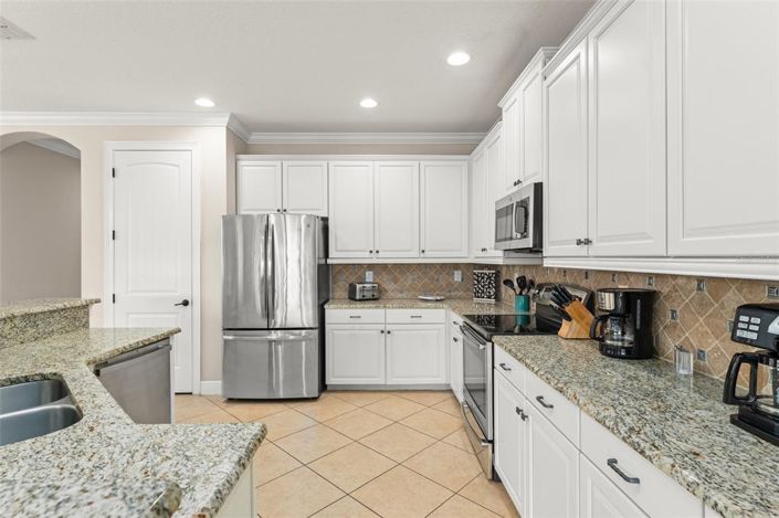 Image No.17-5 Bed Property for sale