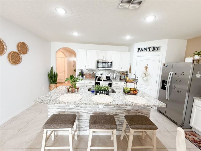 Image No.4-4 Bed Property for sale