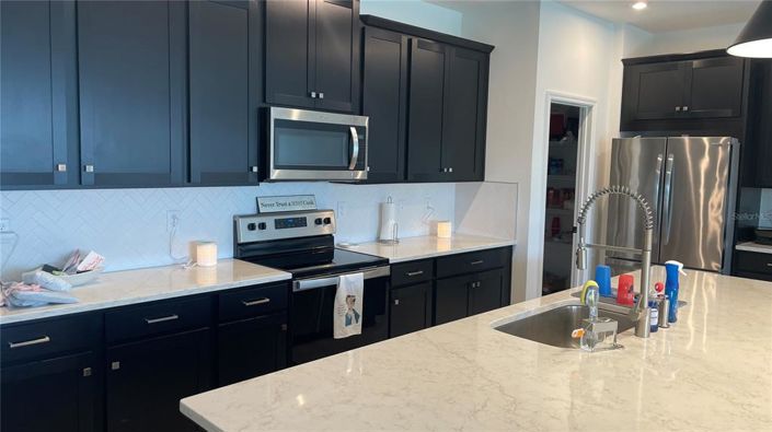 Image No.3-3 Bed Property for sale