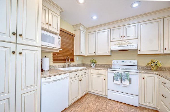 Image No.10-2 Bed Property for sale