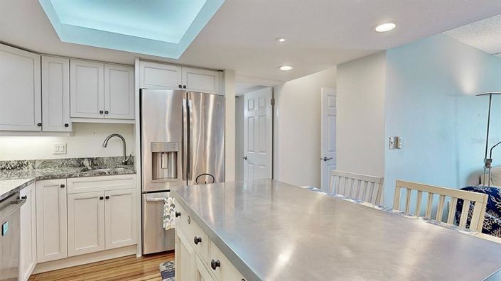 Image No.10-2 Bed Property for sale