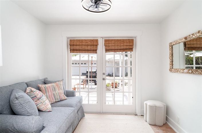 Image No.10-2 Bed Property for sale