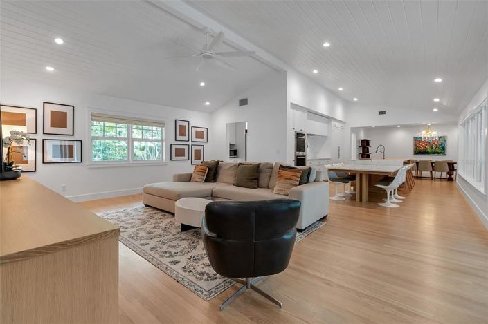 Image No.19-5 Bed Property for sale