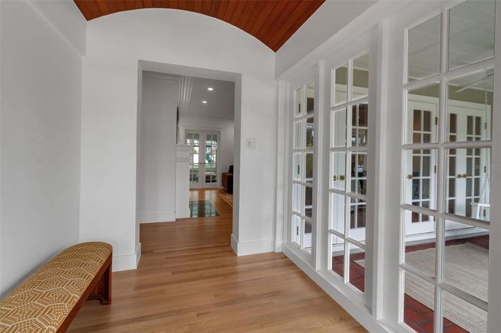 Image No.2-5 Bed Property for sale