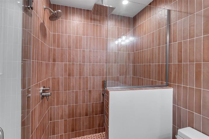 Image No.28-5 Bed Property for sale