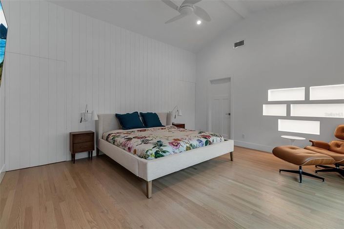 Image No.33-5 Bed Property for sale