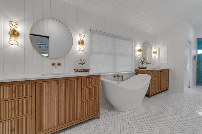 Image No.38-5 Bed Property for sale