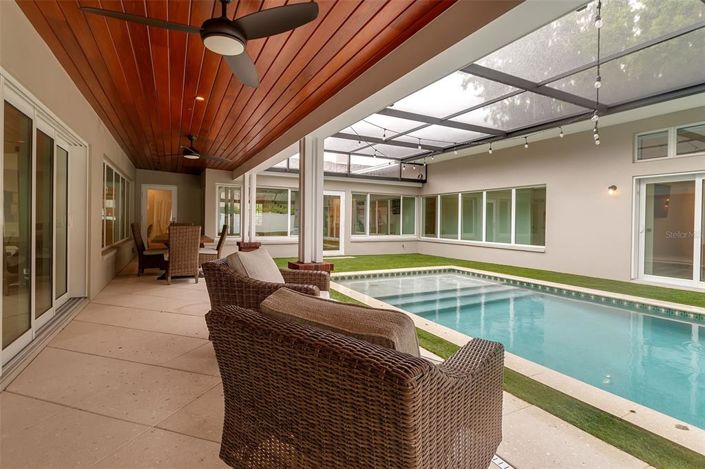 Image No.60-5 Bed Property for sale