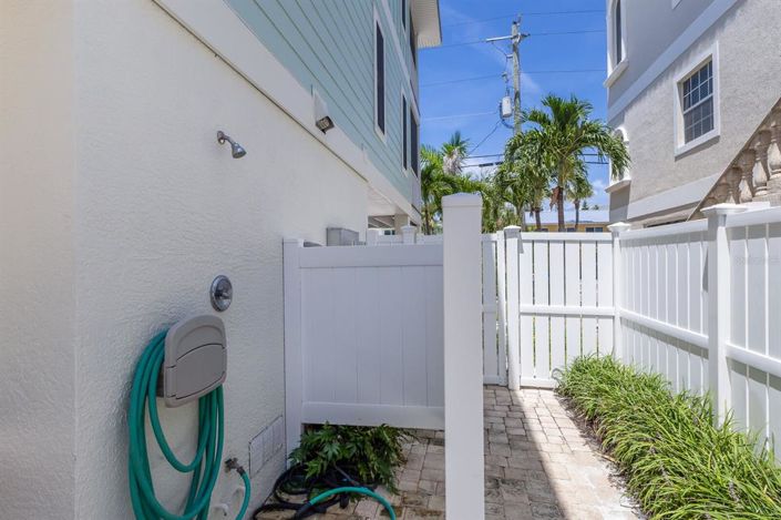 Image No.35-5 Bed Property for sale