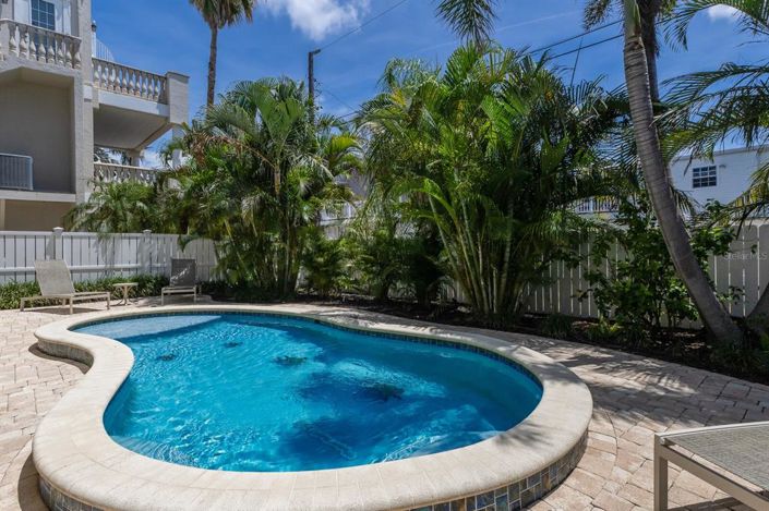 Image No.42-5 Bed Property for sale