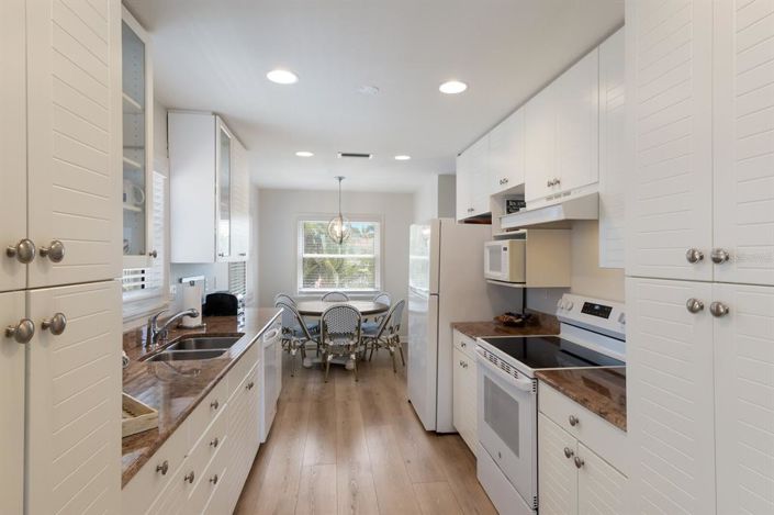 Image No.9-5 Bed Property for sale