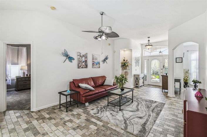 Image No.19-4 Bed Property for sale