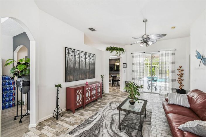 Image No.4-4 Bed Property for sale