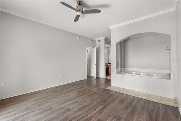 Image No.12-4 Bed Property for sale