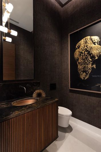 Image No.19-5 Bed Property for sale