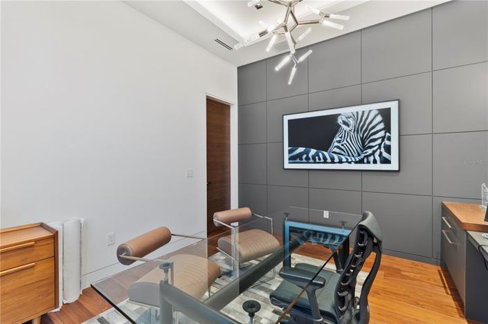 Image No.25-5 Bed Property for sale