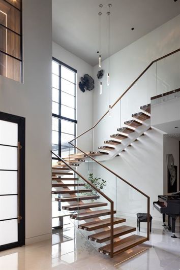 Image No.26-5 Bed Property for sale